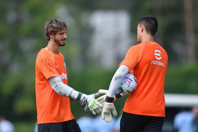 的青训里 的青训里